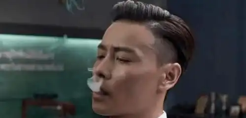 4种境界的抽烟刘德华烟灰不掉,王宝强的没5年烟龄学不会
