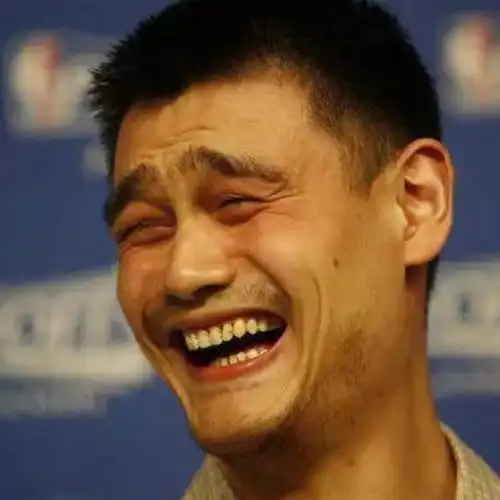 一个人笑与不笑的差别有多大网友一笑成了表情包,看不下去
