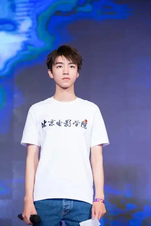 理想照耀中国开机,王俊凯官宣新角色,看到阵容太期待了
