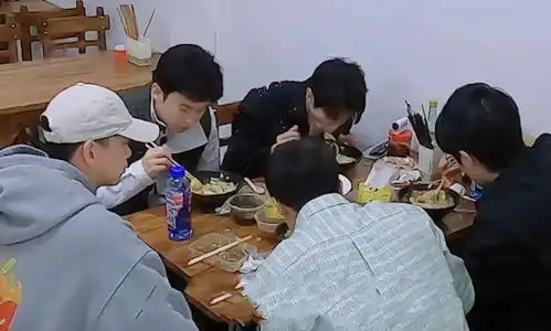 杨紫董子健聊天记录公开,内容丰富惊呆王俊凯,头像更是富有深意
