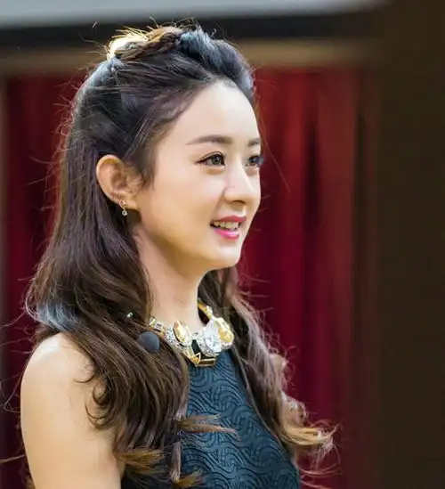 赵丽颖吃苦长大的曾被夹子夹耳垂,猛扯下来面无表情