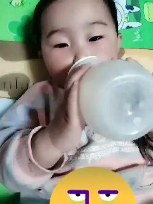 宝宝秀幼儿晒娃婴儿萌娃表情宝宝搞怪
