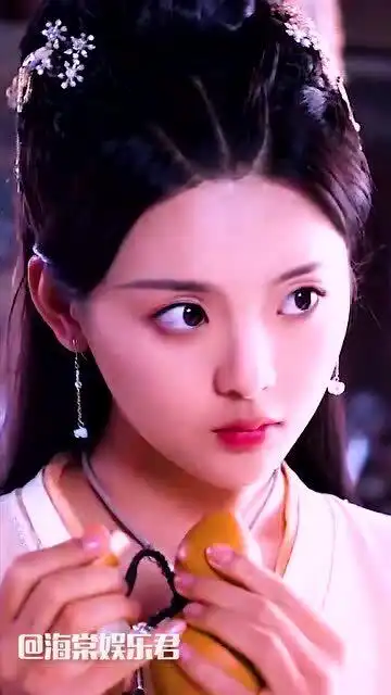 给你们安利一个可可爱爱的女孩子,杨超越每一个表情都是那么的可爱
