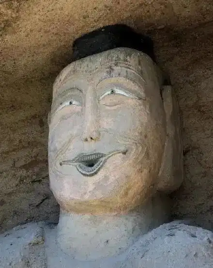 甘肃一石窟佛像修缮后竟变表情包
