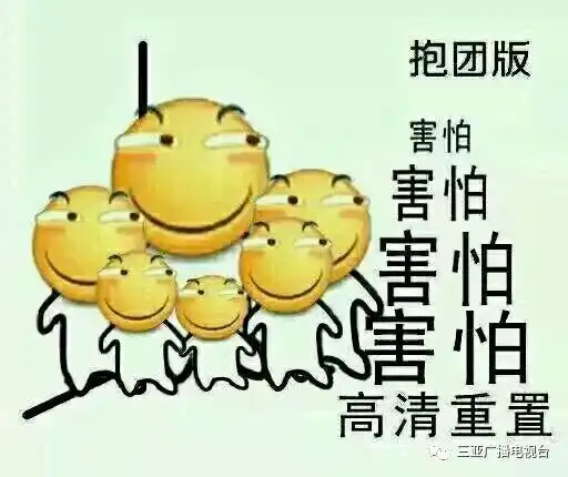 吓死宝宝了2米巨蟒盘在一泳池边......
