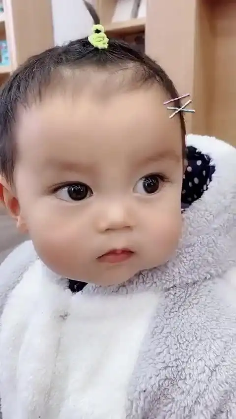 清秀可爱的小萌娃
