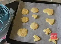 表情小饼干的做法

