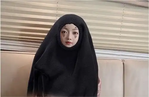 明星无脸男造型,蔡徐坤可爱,景甜俏皮,而他被制成表情包
