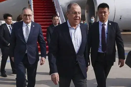 中俄在北京,给了两国关系新定义,必须联手反击,美国的双重遏制
