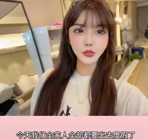 韩安冉带两只狗狗,还有小猪妹包车度假,不跟女儿睡一个房间
