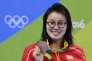 表情包又更新傅园慧颁奖大笑招手嗨翻天
