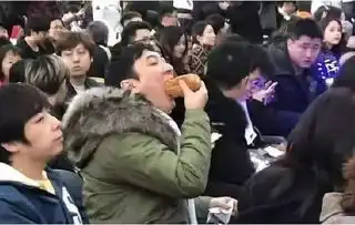 lol一个字形容职业选手,香锅是莽,uzi是秀,他是权
