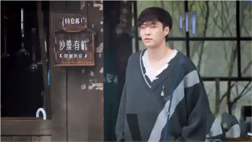 杨紫现场再显家有儿女经典表情包,张艺兴秒变花痴杨紫有多可爱
