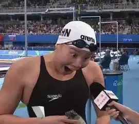 里约泳池里竟然捞上来一个笑星傅园慧今天实力圈粉,其实她去年的表情包好笑100倍
