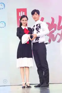baby搞笑表情不断与井柏然借位亲昵欲吻
