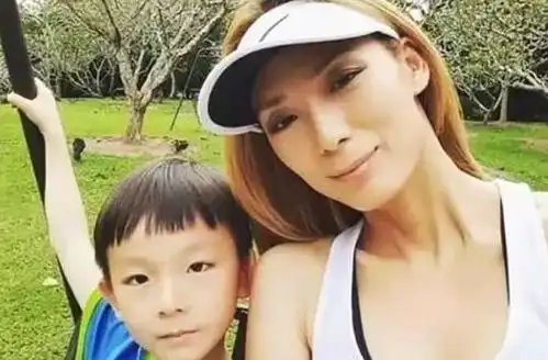 她是红极一时的女神,被渣男骗到破产,如今抑郁成疾毫无名气
