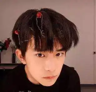 李易峰鼻孔站c位张一山变猩猩,求求直男们别自拍了
