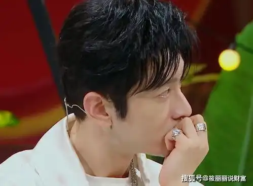 景甜自曝因失恋抑郁,谁注意黄晓明的表情,baby嫁对人了
