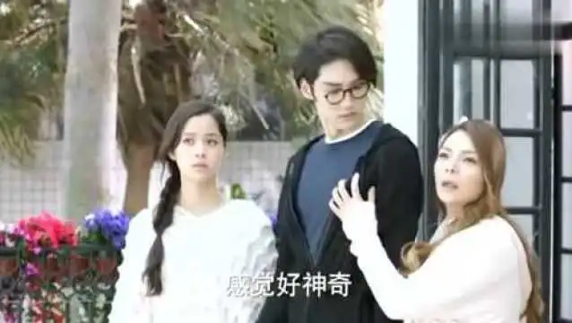 总裁改造露台,美女问奇葩问题,总裁一脸嫌弃的表情
