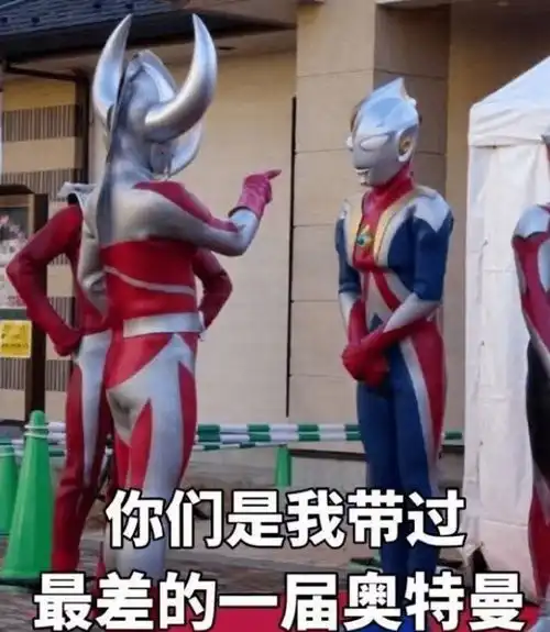撑不住了疫情反扑,疫苗翻车,每天借债87亿,外媒快揭不开锅了
