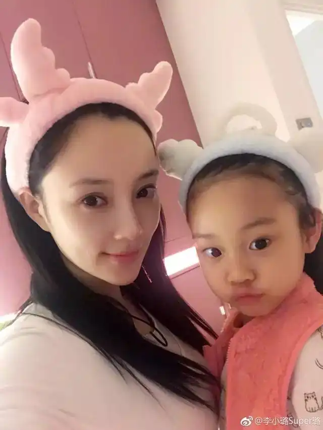李小璐和她的闺蜜甜馨,的那些娱乐圈不可告人的小秘密
