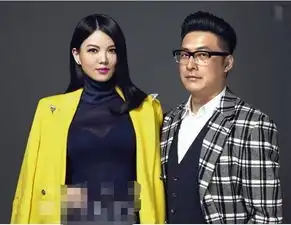 李湘直播自曝一套餐具2万多,一旁林依轮的表情亮了
