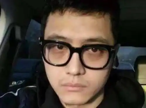 时隔5年,王宝强公司大变动,经纪人又背锅
