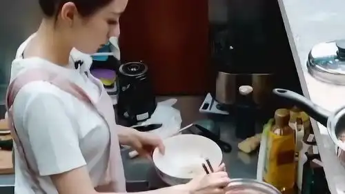 郎朗老婆不食人间烟火,连面条都煮不熟,看看她婆婆的表情
