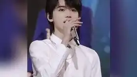 霖霖小朋友长得很好好看啊啊啊啊
