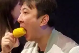 王思聪吃玉米上热搜,网友实力调侃这下可不缺表情包了
