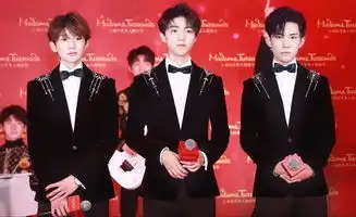 tfboys蜡像遭吐槽,易烊千玺憋笑成表情包,三小只画风竟是这样
