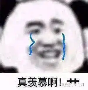 飞盘媛围剿球场,足球老哥苦不堪言
