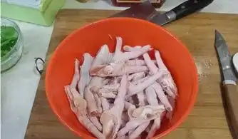 正宗重庆泡椒凤爪的做法
