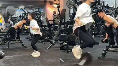 女生在健身房抡杠铃跳绳,绷着一口气臂力十足,周围男生表情亮了
