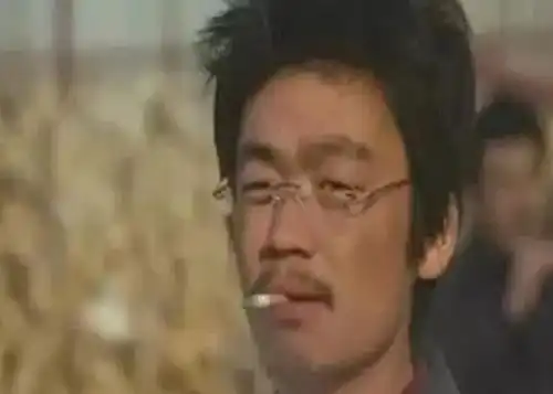 被北影当教材的5个镜头王宝强抽烟游本昌吃肉,一个比一个经典
