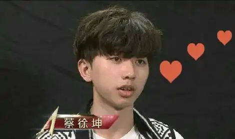 有种整容叫公司包装,9位男星出道对比,蔡徐坤这是换头了吗
