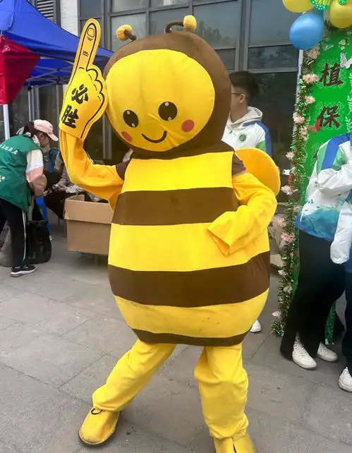 组图超萌显眼包们助阵运动会
