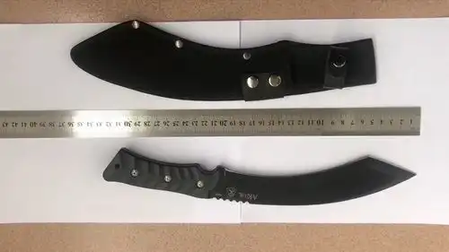 男子进火车站乘车被民警拦下,背包里竟装了一把砍刀
