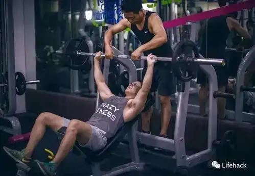 每个油腻男子都想有的6块腹肌,这对父子做到了
