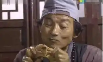 演员就一定是假吃她这辈子听见烤鸭就想吐,他鸡腿变馊也要咽
