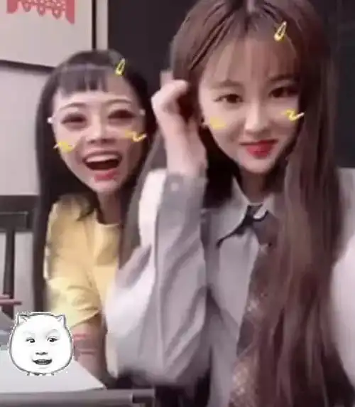 杨清柠直播,好闺蜜顾茜茜大笑不止,一个表情暴露两人关系
