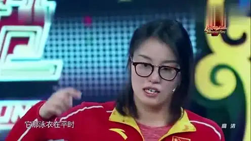 傅园慧穿装备下水的时候要30分钟,神还原穿衣服的表情,太可爱了
