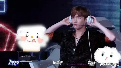 张艺兴听音乐作品时的各种表情
