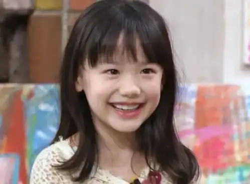 亚洲顶流表情包女孩20岁了,最新近照惊艳曝光和小时候等比例长大
