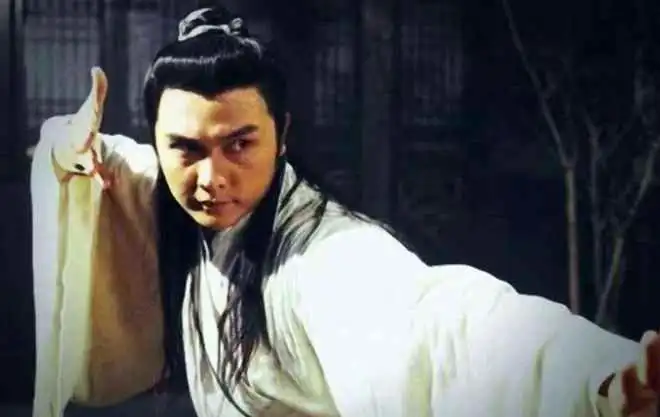 田七连同心眉大师押送李寻欢赴少林寺,为何还要带两柄小李飞刀
