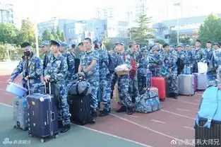 王俊凯军训照曝光一身迷彩军装表情认真严肃
