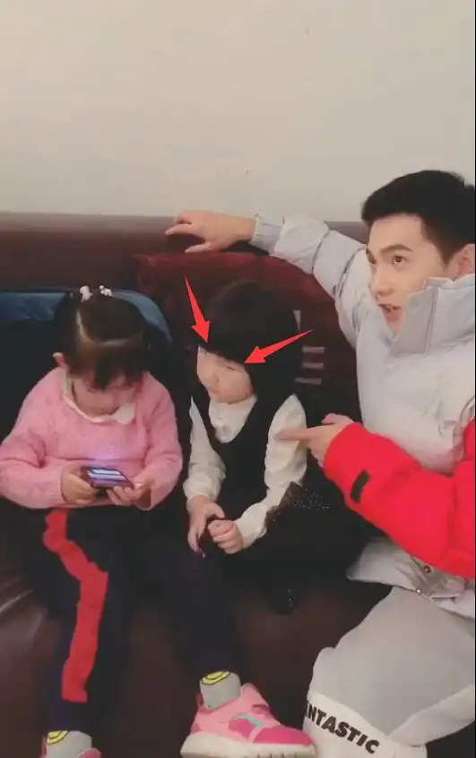 杨洋也有今天开撩小女孩被无视表情尴尬,求握手惨被敷衍
