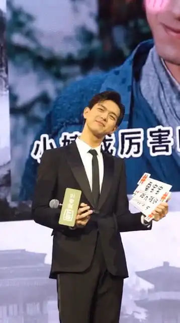 李现现场还原丁宁表情包,看到他表演瞬间,网友爱了
