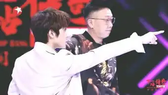 杨昊铭战胜周雪,男队学员激动与胡海泉拥抱,陈伟霆表情好无奈
