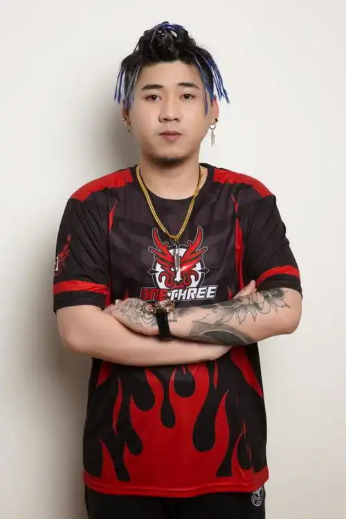 虎牙csgo回归表演赛茄子跨台联动,只为上演白给秀
